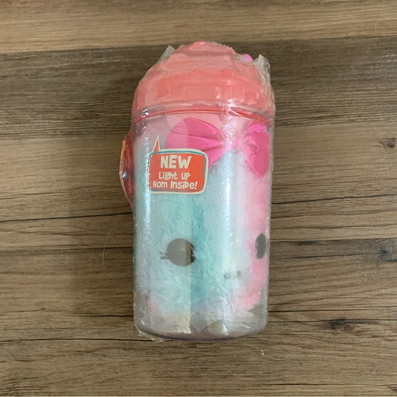 Num Noms Lights Surprise in A Jar- Candy Sparkle Snow Scented Plush - Picture 6 of 6